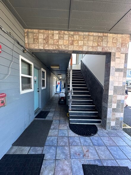 More Photos Of 754 SW Coast Hwy, Newport Hotel For Sale