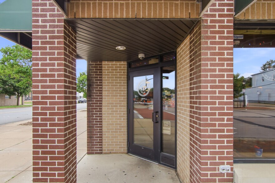 More Photos Of 442 Water St, Eau Claire Bar For Sale
