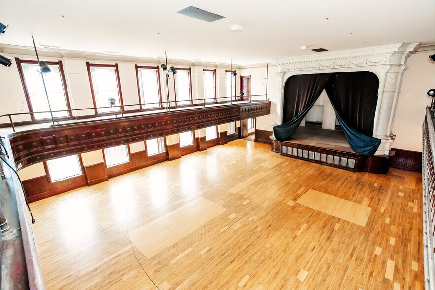 More Photos Of 758 W North Ave, Chicago Theater Concert Hall For Lease