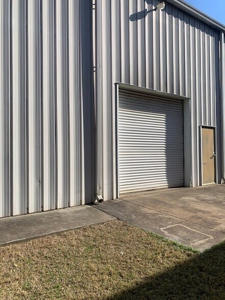 More Photos Of 4708 S Old Peachtree Rd, Peachtree Corners Light Distribution For Sale