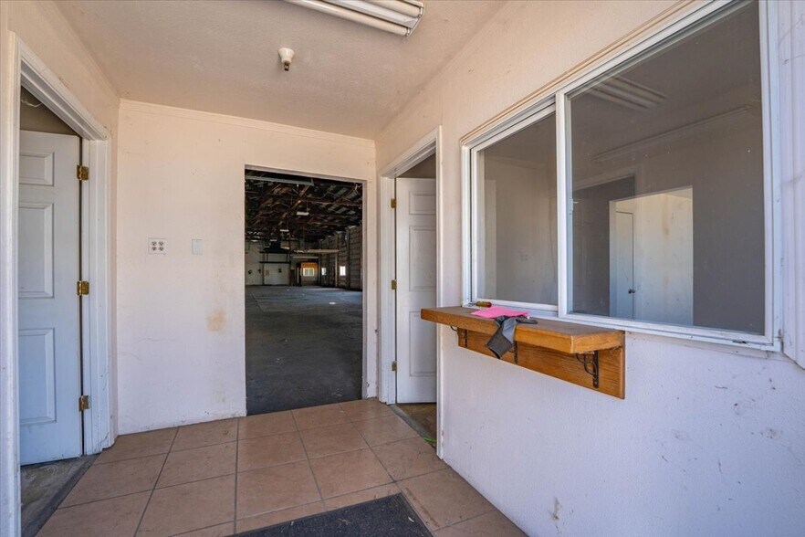 More Photos Of 3308 Cyclone Ct, Cottonwood Warehouse For Lease