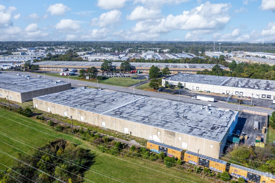 More Photos Of 4430-4444 Delp St, Memphis Distribution For Lease