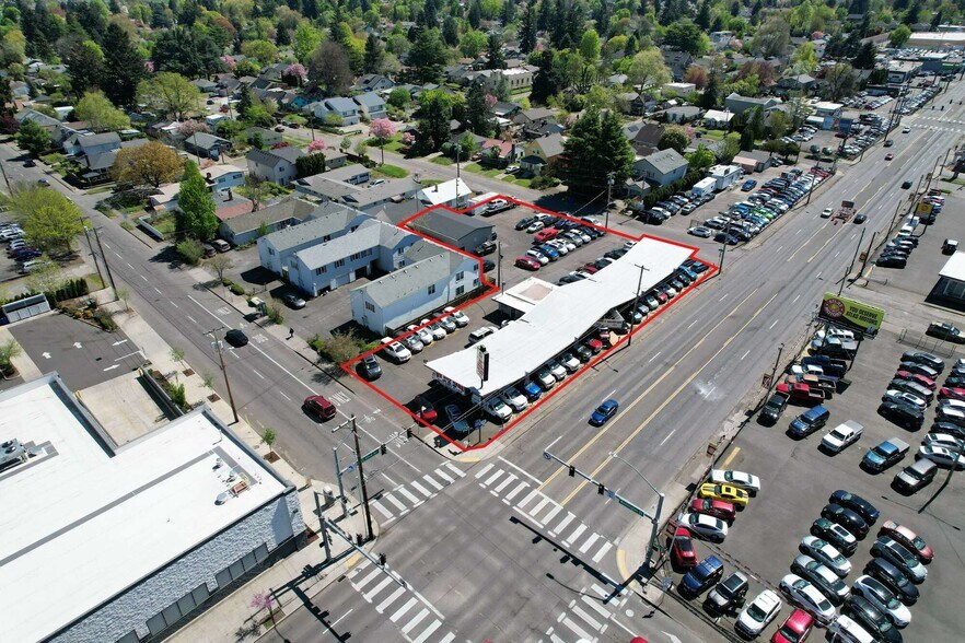More Photos Of 610-622 SE 82nd Ave, Portland Auto Dealership For Sale