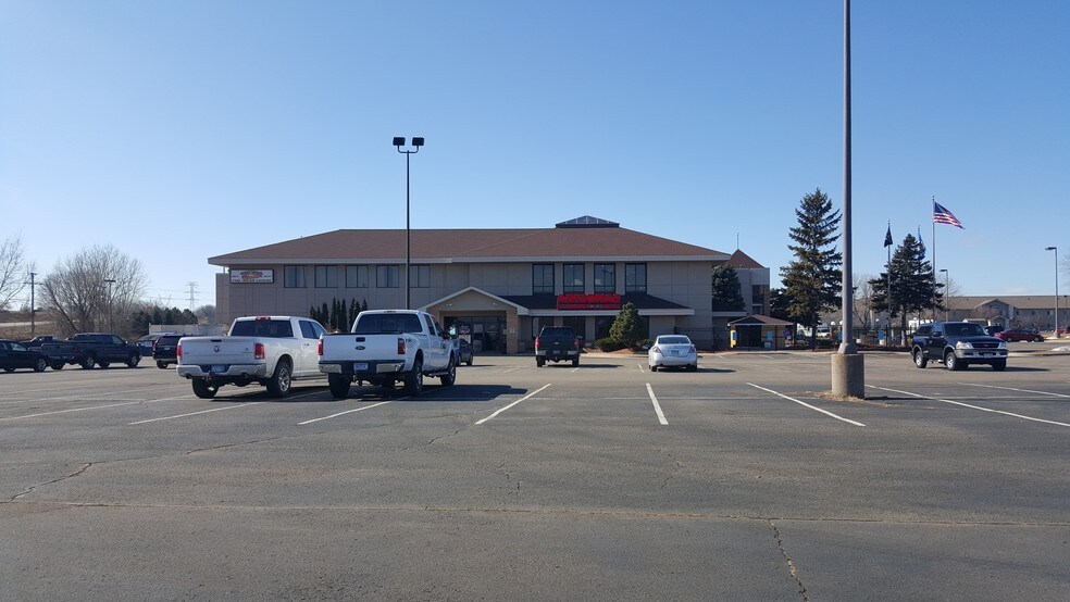 More Photos Of 1244 Canterbury Rd, Shakopee Hotel For Lease