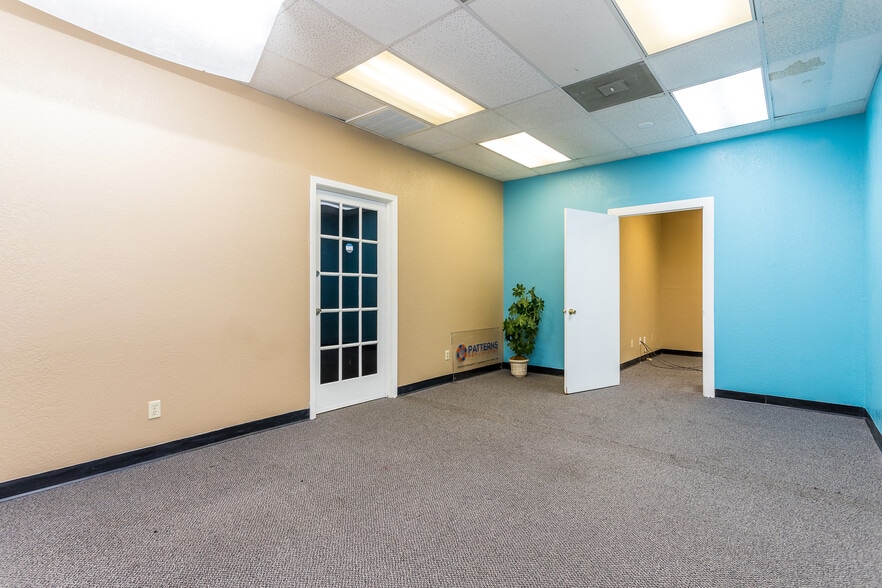 More Photos Of 2900 W Park Row Dr, Pantego Office For Sale