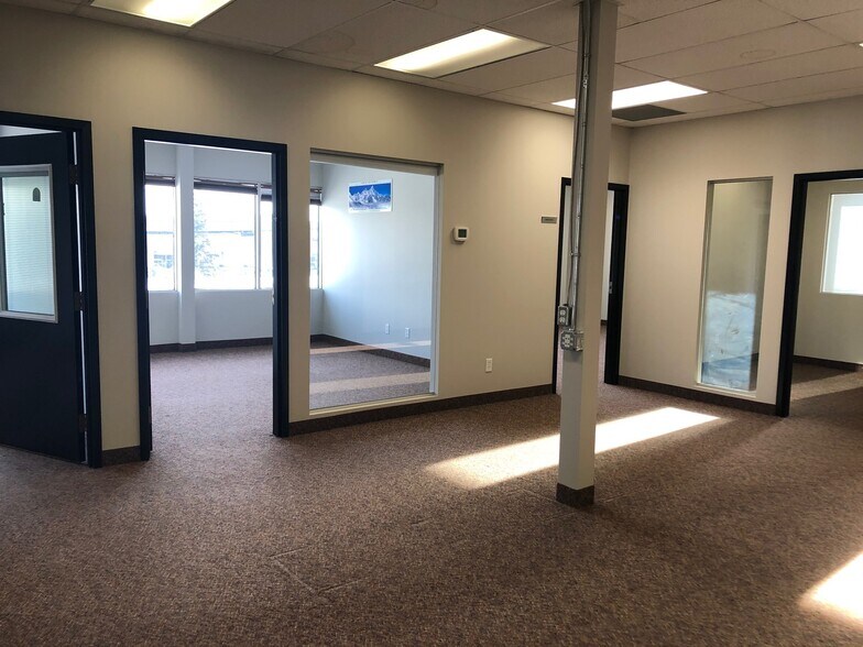 More Photos Of 2935-2947 19th St NE, Calgary Service For Lease