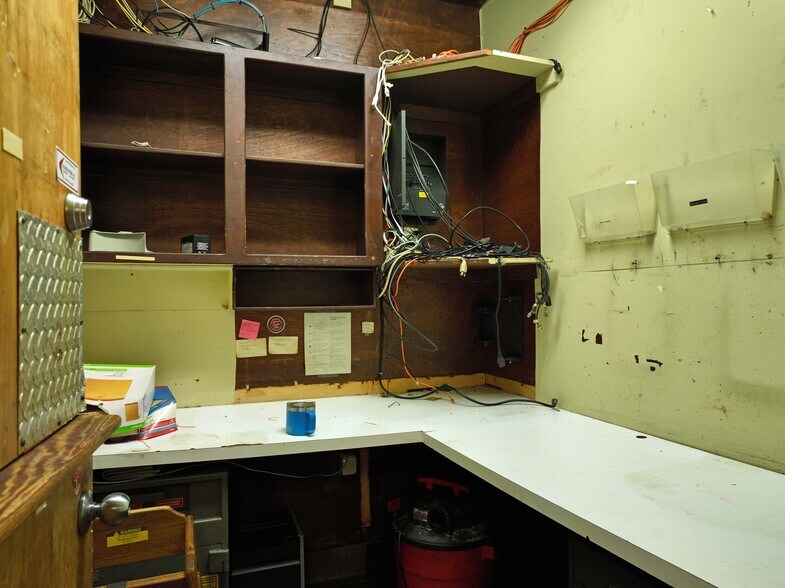 More Photos Of 5195 Fernandina Rd, Harbison Restaurant For Sale