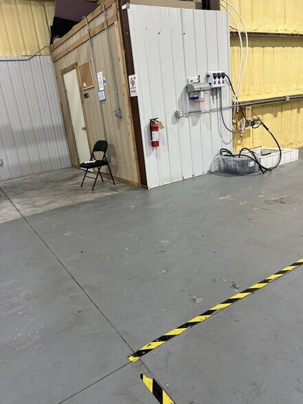 More Photos Of 8511 S Regency Dr, Tulsa Manufacturing For Lease