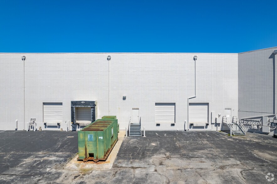 More Photos Of 7810-7900 NW 100th St, Kansas City Unknown For Lease