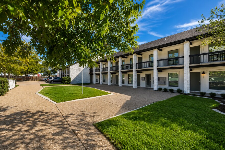 Primary Photo Of 1614 Wheless Ln, Austin Apartments For Sale