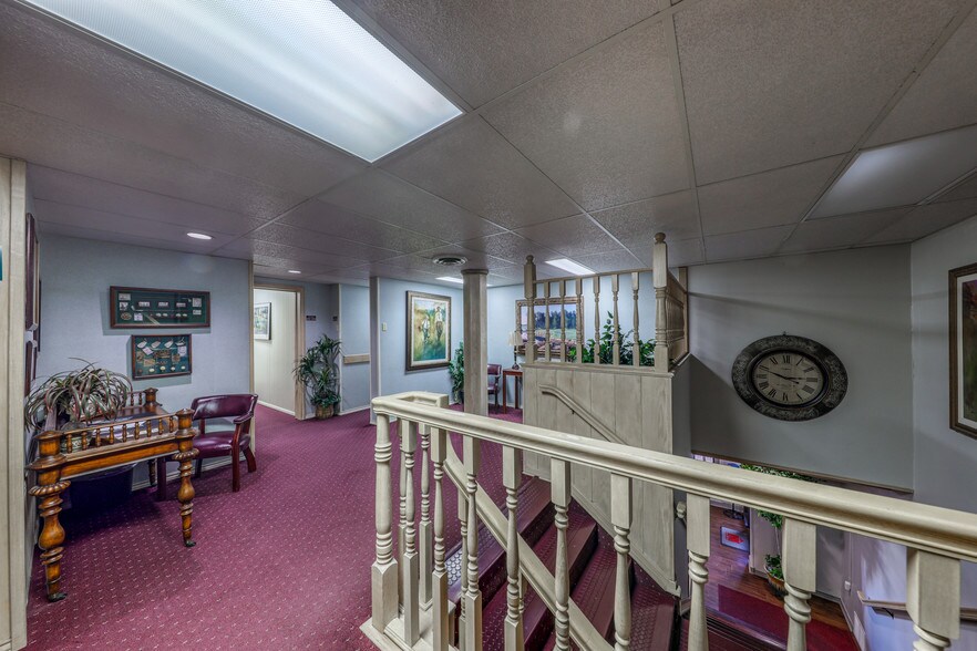 More Photos Of 119 N Main St, Weatherford Office For Sale