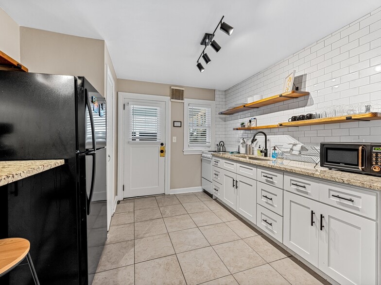 More Photos Of 1029 Patton St, Hendersonville Apartments For Sale
