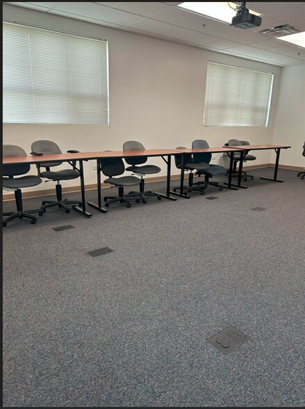 More Photos Of 14240 Dante Ave, Dolton Loft Creative Space For Lease