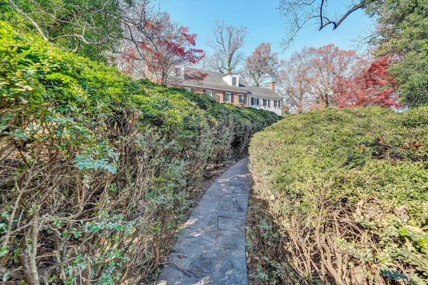 More Photos Of 934 Commander Dr, Roanoke Specialty For Sale