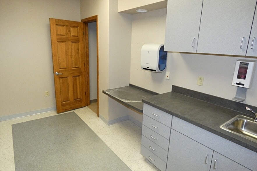 More Photos Of 1829 Maple Rd, Williamsville Medical For Lease