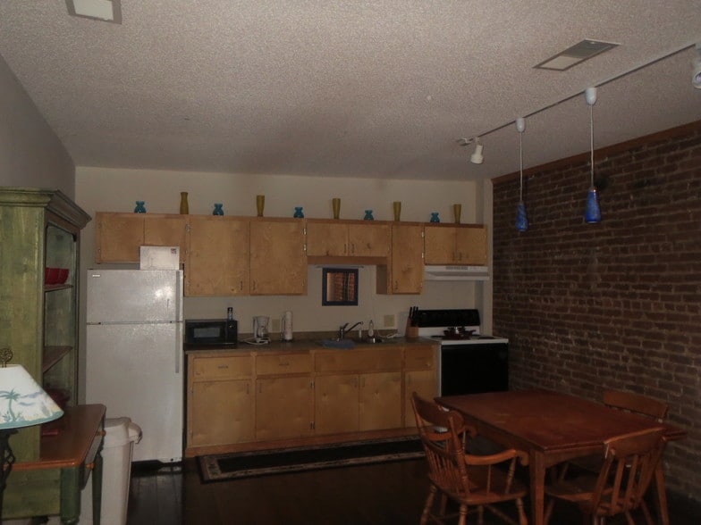 More Photos Of 105 W Main St, Elkin Office For Sale