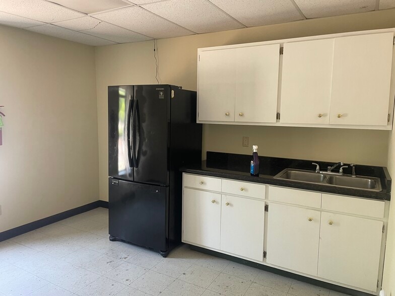 More Photos Of 3766 Halls Mill Rd, Mobile Service For Lease