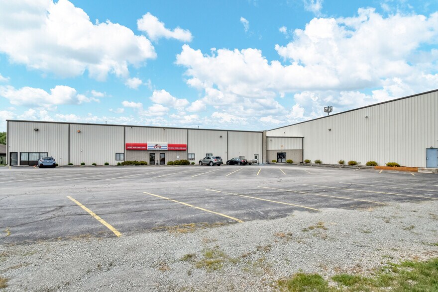 More Photos Of 1856 Nimitz Dr, De Pere Distribution For Lease