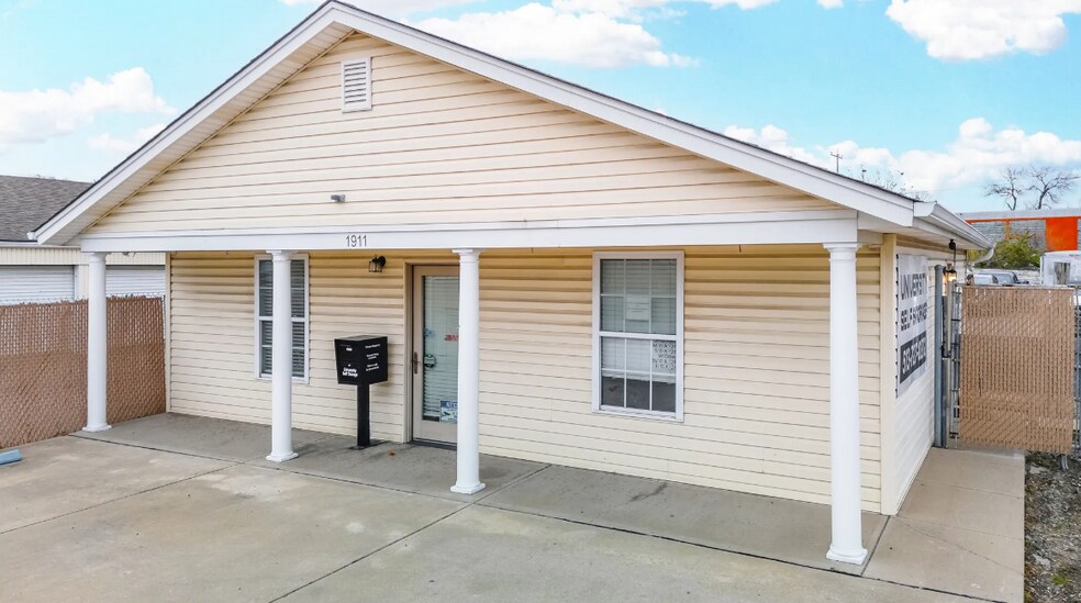 More Photos Of 1911 S University Blvd, Middletown Self Storage For Sale