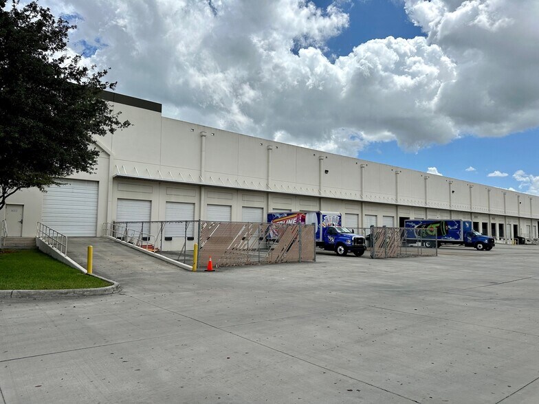 More Photos Of 12600-12608 NW 115th Ave, Medley Industrial For Sale