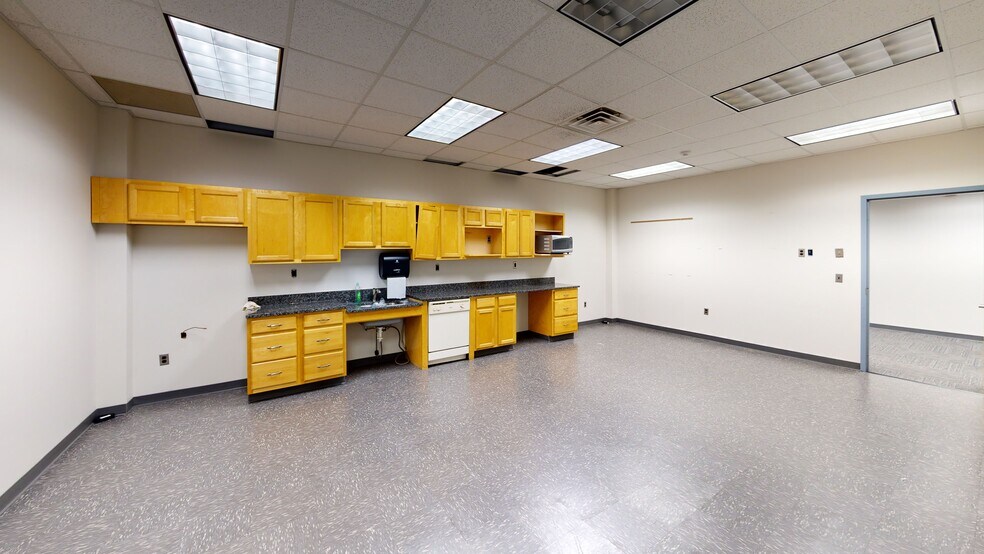 More Photos Of 3625 Quakerbridge Rd, Hamilton Medical For Lease