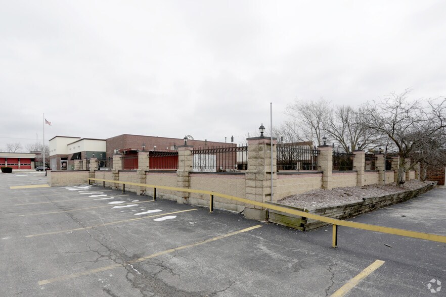 More Photos Of 6010 S Cass Ave, Westmont Restaurant For Sale