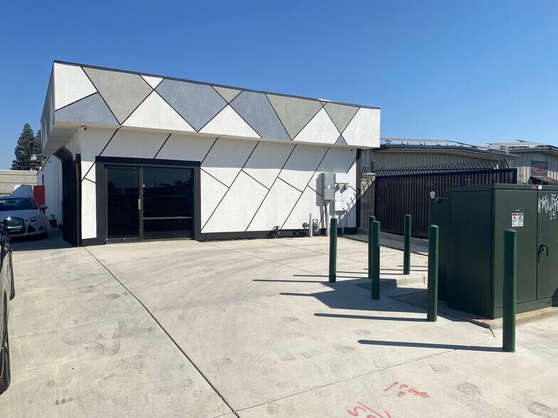 Primary Photo Of 4600 District Blvd, Bakersfield Warehouse For Sale