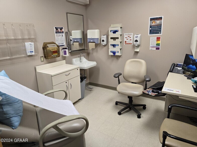 More Photos Of 3221 32nd Ave S, Grand Forks Unknown For Lease