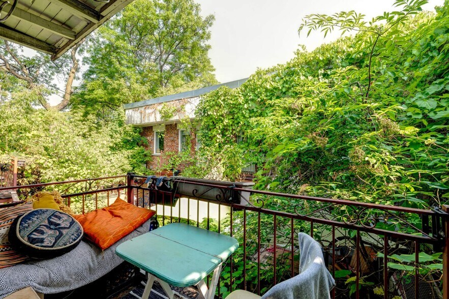 More Photos Of 4545 - 4551 Rue Berri, Montréal Apartments For Sale