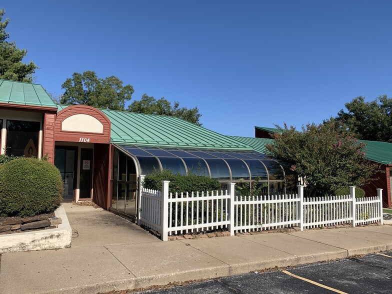 More Photos Of 1102-1108 Poplar Pl, Rogers Medical For Lease