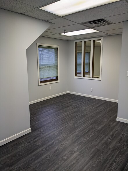 More Photos Of 29 Lafayette Rd, North Hampton Storefront Retail Office For Sale