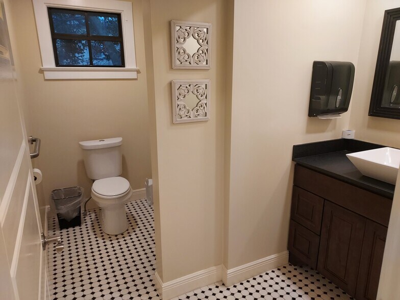 More Photos Of 114 S Palmetto Ave, Daytona Beach Office Residential For Lease