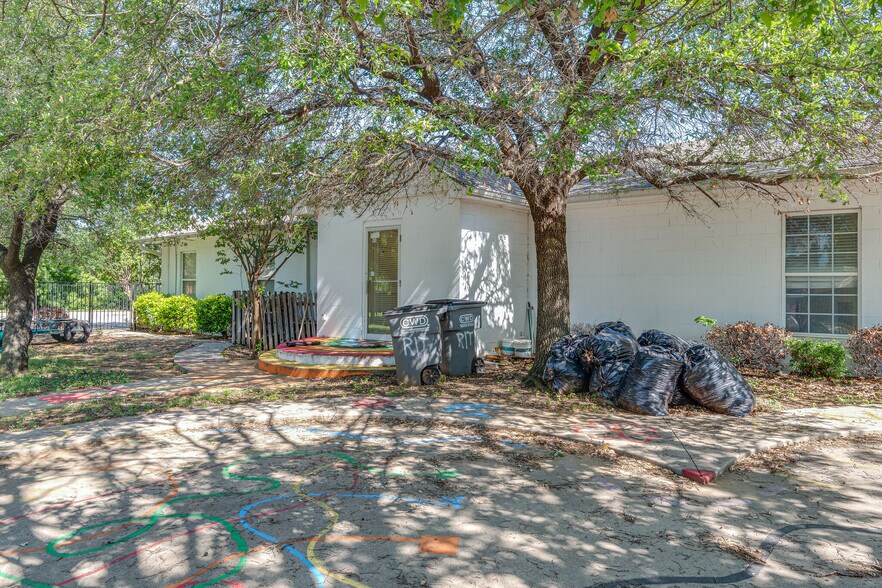 More Photos Of 716 E Main St, Allen Schools For Lease