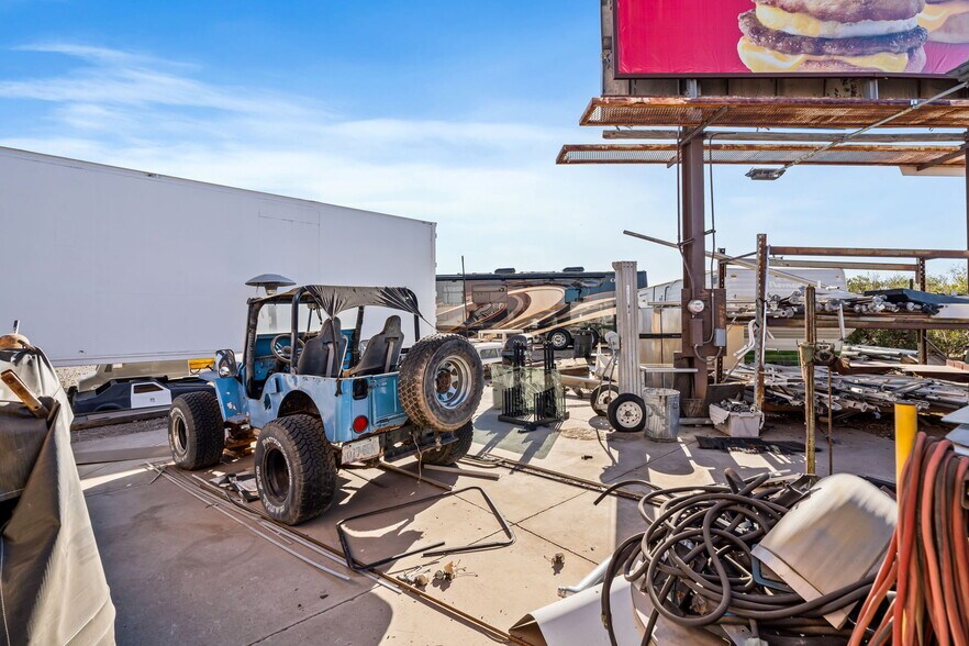 More Photos Of 7659 W Hatcher Rd, Peoria Warehouse For Sale