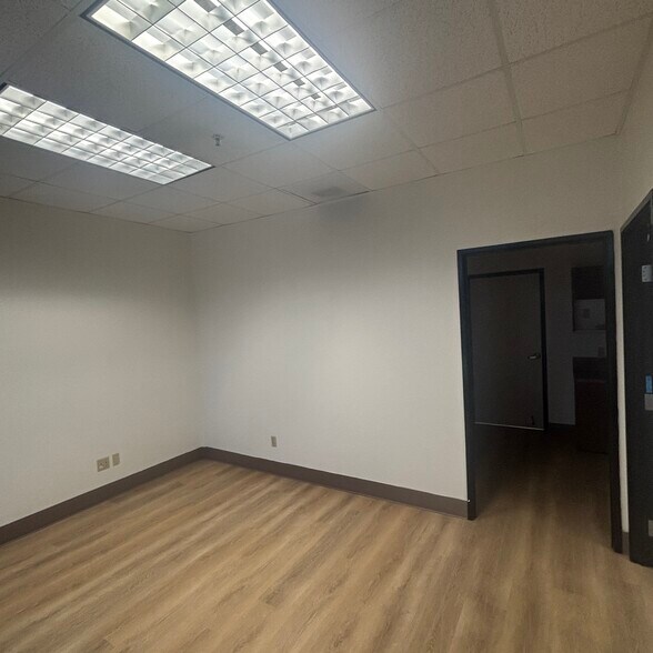 More Photos Of 46341 Commerce St, Indio Warehouse For Lease