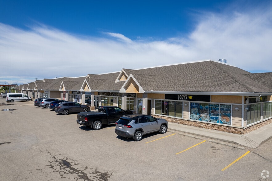 More Photos Of 800 Veterans Blvd, Airdrie Storefront For Sale