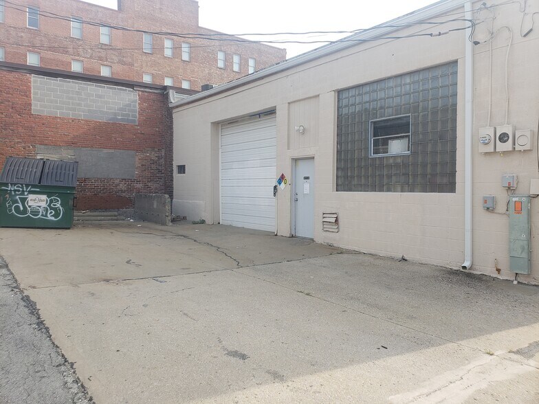 More Photos Of 1718 Oak St, Kansas City Storefront Retail Office For Lease