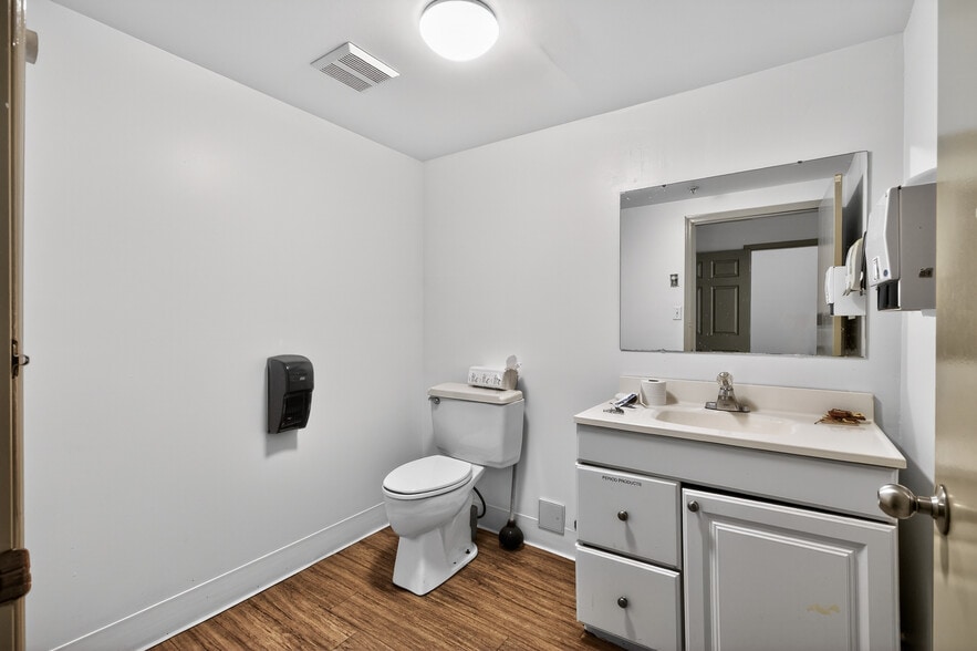 More Photos Of 439-441 E Hastings st, Vancouver Flex For Lease