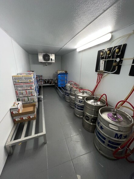 More Photos Of 701 S Curley St, Baltimore Bar For Sale