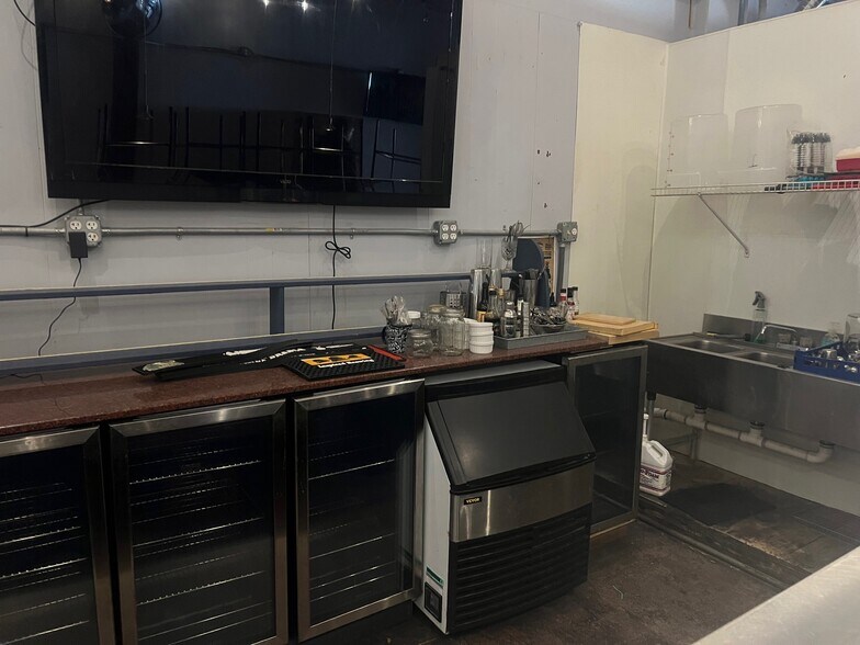 More Photos Of 316-326 State St, New London Storefront Retail Office For Lease