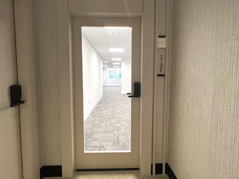 More Photos Of 1110 Brickell Ave, Miami Office Residential For Lease