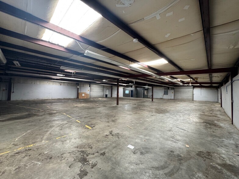 More Photos Of 951 Carl Vinson Pky, Centerville Warehouse For Lease