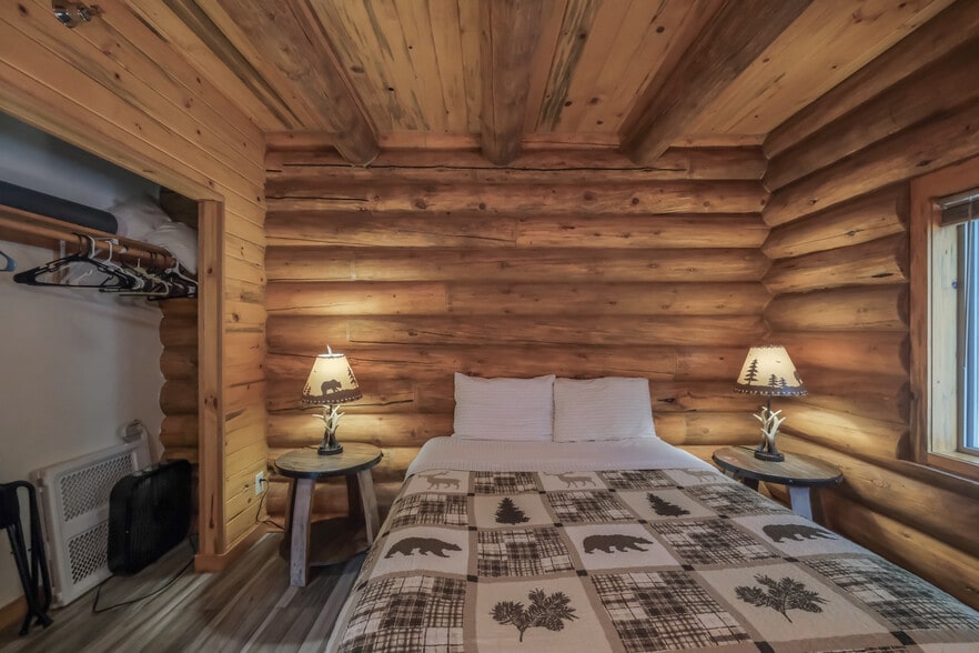 More Photos Of 6331 Lake Pointe Wy, Sweet Home Lodge Meeting Hall For Sale