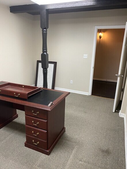 More Photos Of 1011 Santa Fe St, Corpus Christi Office For Sale