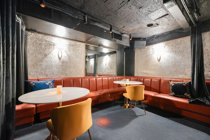 More Photos Of 1823 M St NW, Washington Bar For Sale