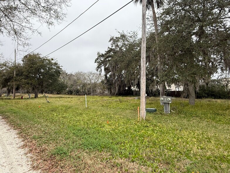 More Photos Of 210 Mango Tree Dr, Edgewater Manufactured Housing Mobile Home Park For Sale