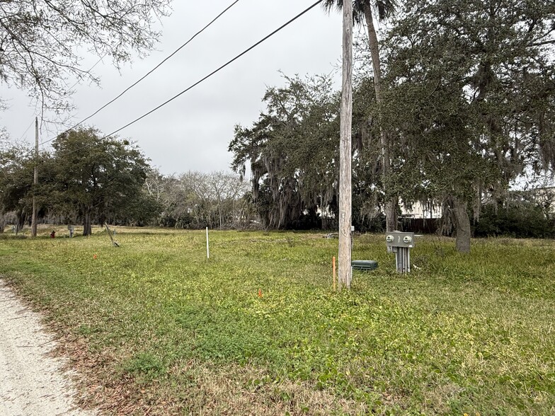 More Photos Of 210 Mango Tree Dr, Edgewater Manufactured Housing Mobile Home Park For Sale