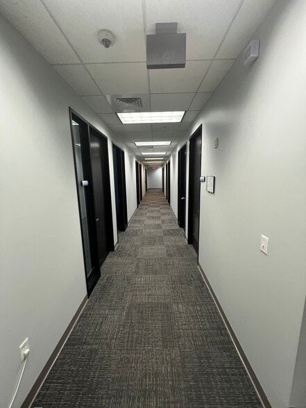 More Photos Of 5701 W Talavi Blvd, Glendale Office For Lease