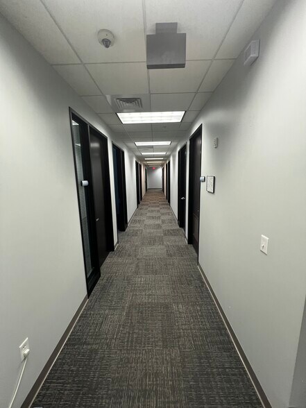 More Photos Of 5701 W Talavi Blvd, Glendale Office For Lease
