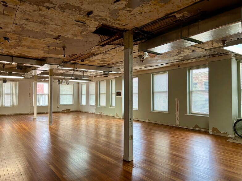 More Photos Of 1138-1140 W Hollins St, Baltimore Storefront Retail Office For Lease